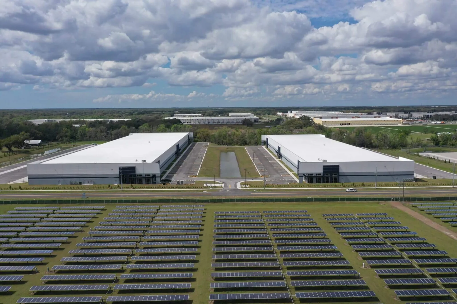 A warehouse with active distribution functions